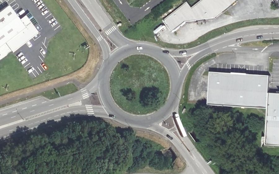Vue aérienne du Rond-point anonyme n°26301707