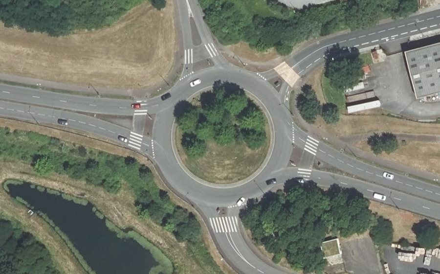 Vue aérienne du Rond-point anonyme n°26301720