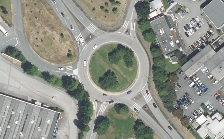 Vue aérienne du Rond-point anonyme n°26301726