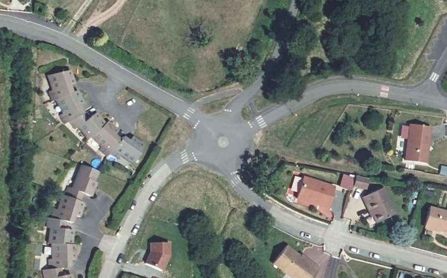 Vue aérienne du Rond-point anonyme n°263051776