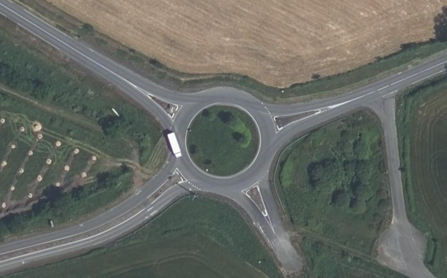 Vue aérienne du Rond-point anonyme n°26307047