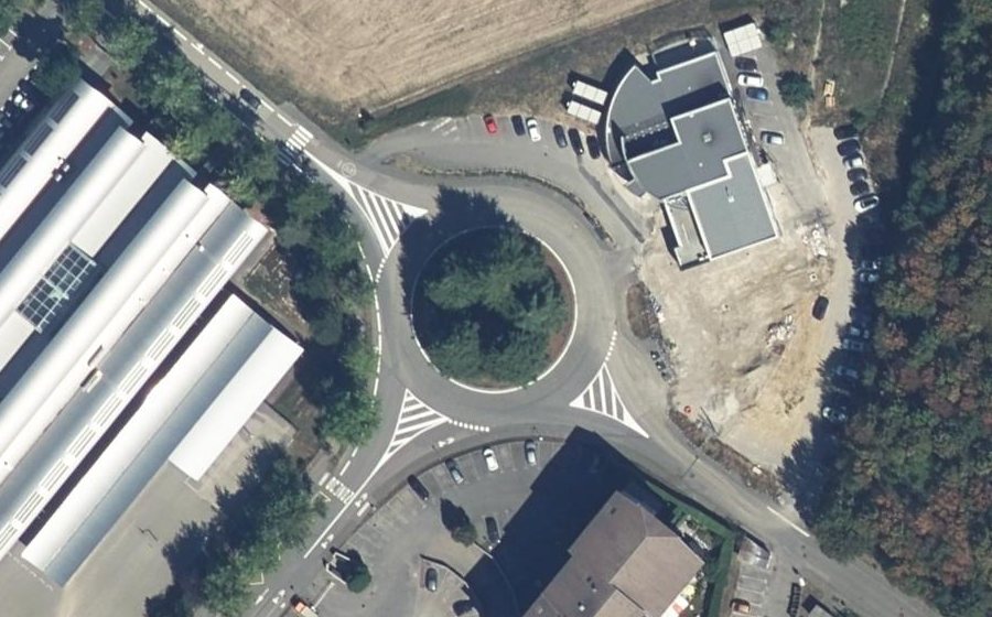 Vue aérienne du Rond-point anonyme n°26308525