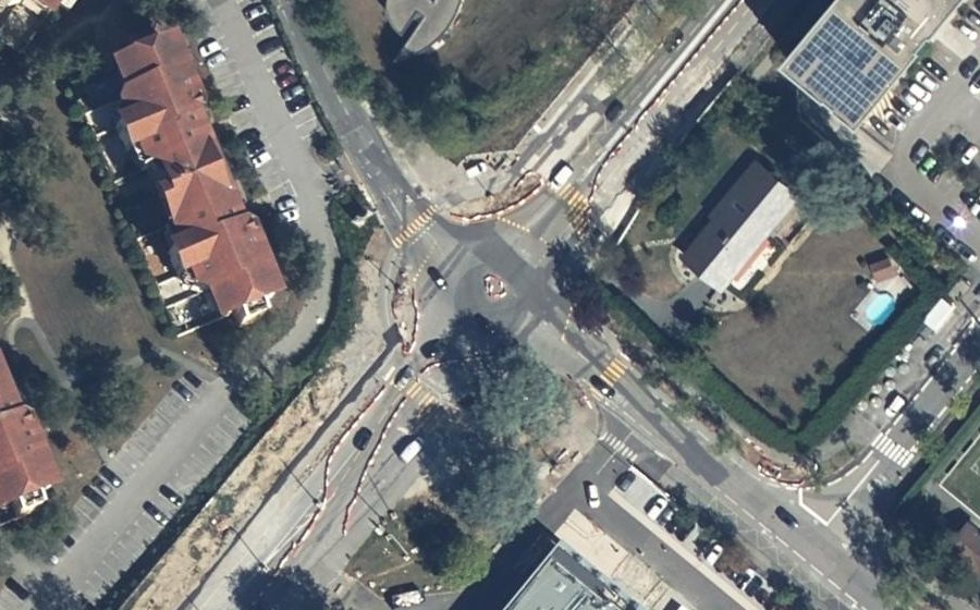 Vue aérienne du Rond-point anonyme n°26308630