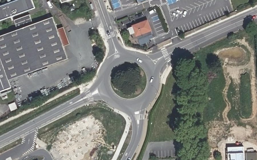 Vue aérienne du Rond-point anonyme n°26308936