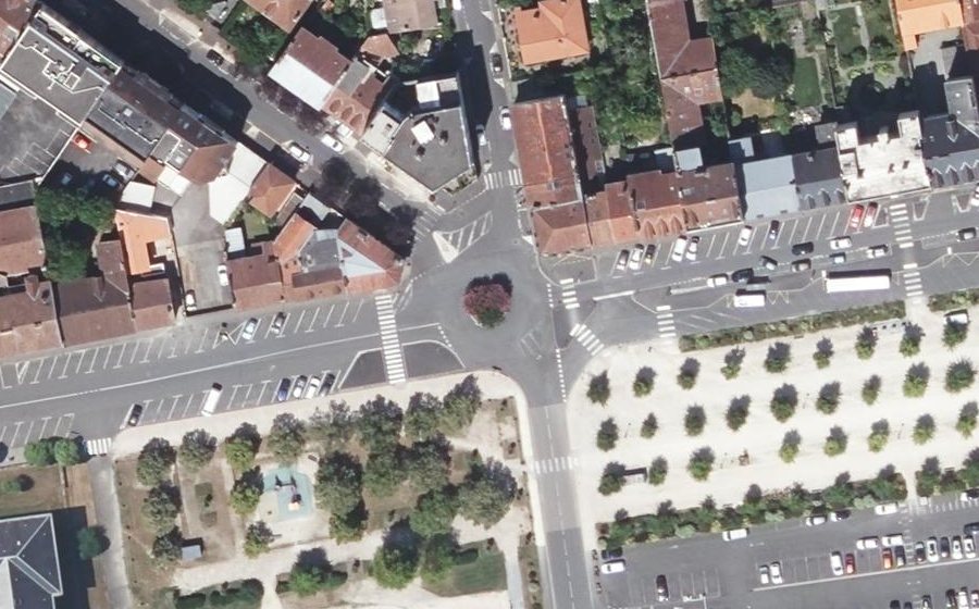 Vue aérienne du Rond-point anonyme n°26309927