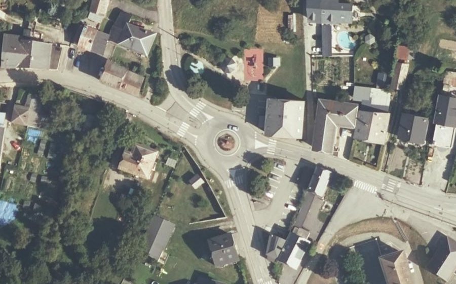 Vue aérienne du Rond-point anonyme n°26310859