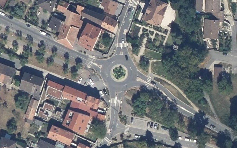 Vue aérienne du Rond-point anonyme n°26310915