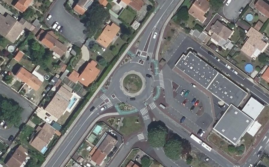 Vue aérienne du Rond-point anonyme n°26310962