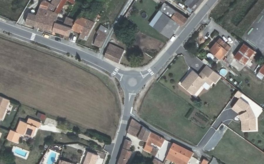 Vue aérienne du Rond-point anonyme n°263114198