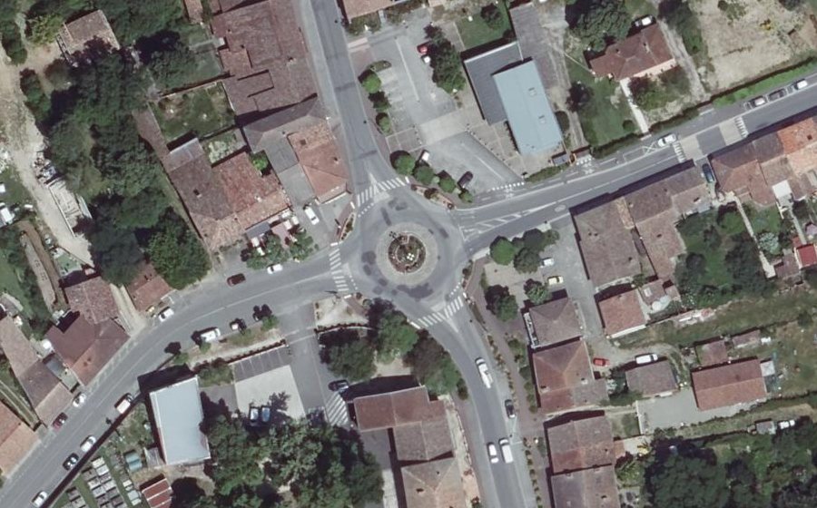 Vue aérienne du Rond-point anonyme n°26314549