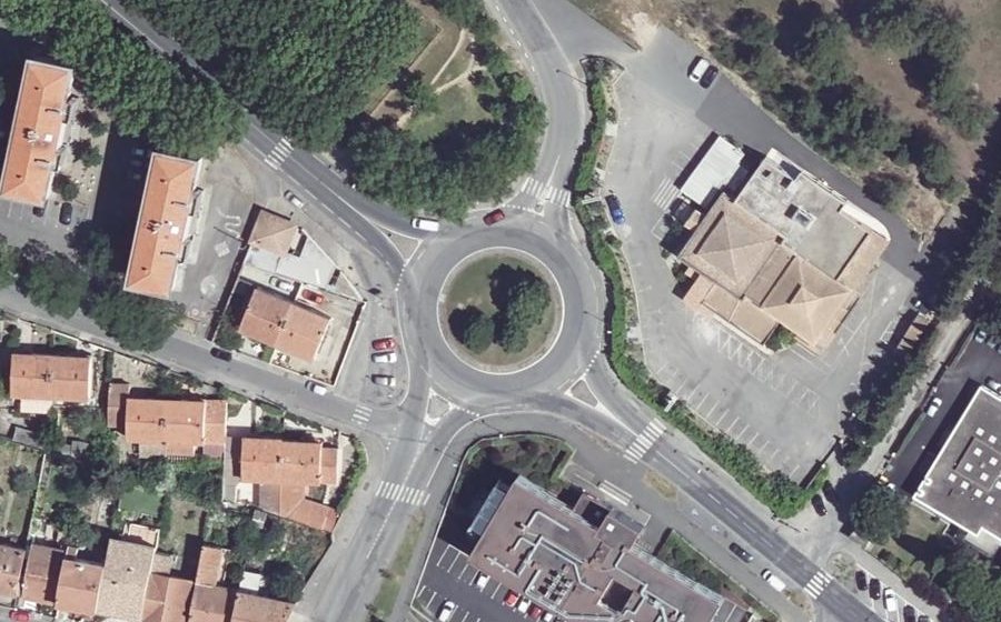 Vue aérienne du Rond-point anonyme n°26314788