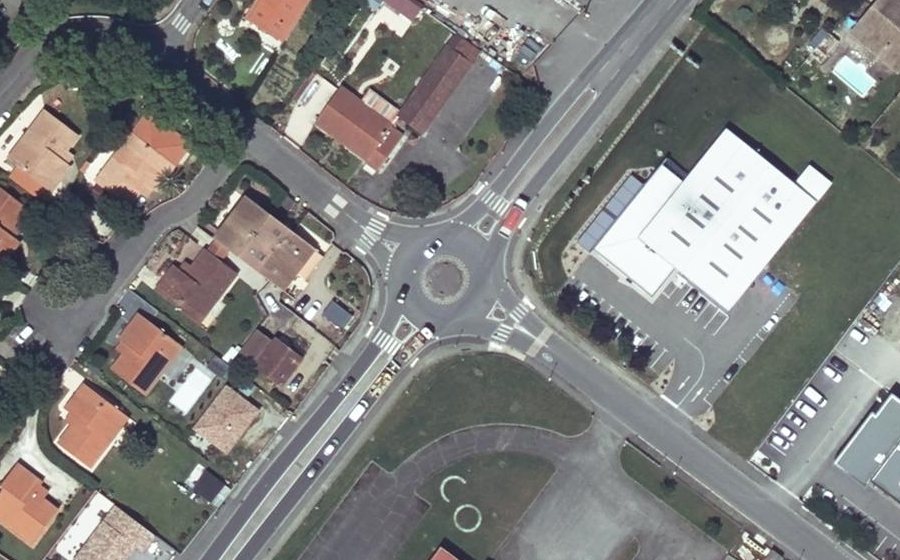 Vue aérienne du Rond-point anonyme n°26316523