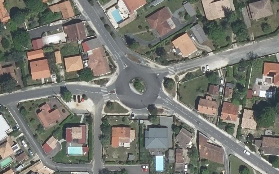 Vue aérienne du Rond-point anonyme n°26319483