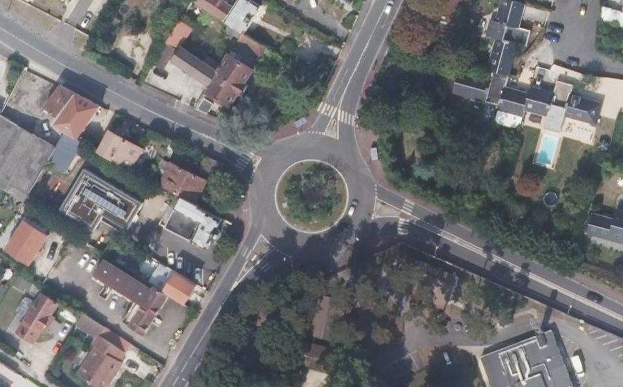 Vue aérienne du Rond-point anonyme n°26319723