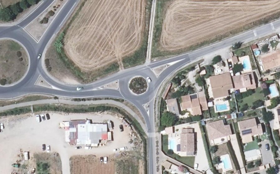 Vue aérienne du Rond-point anonyme n°26319732