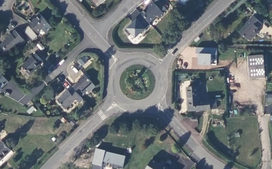 Vue aérienne du Rond-point anonyme n°26320149