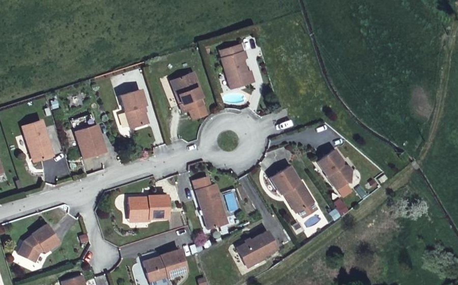 Vue aérienne du Rond-point anonyme n°263210508