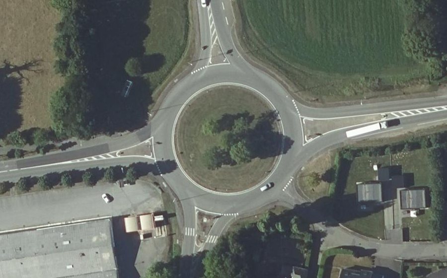 Vue aérienne du Rond-point anonyme n°26323411