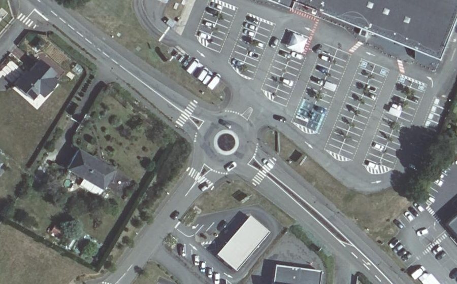Vue aérienne du Rond-point anonyme n°26323422