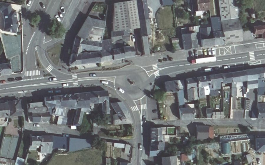 Vue aérienne du Rond-point anonyme n°26323425