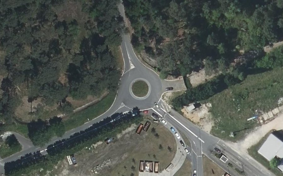 Vue aérienne du Rond-point anonyme n°263239842