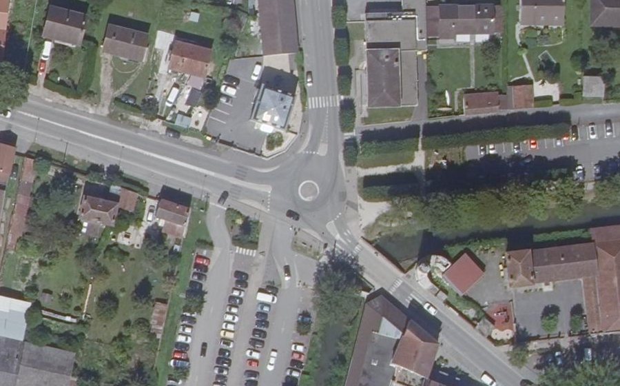 Vue aérienne du Rond-point anonyme n°263248941