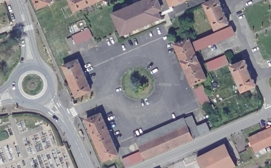 Vue aérienne du Place Pierre et Élise Augerot