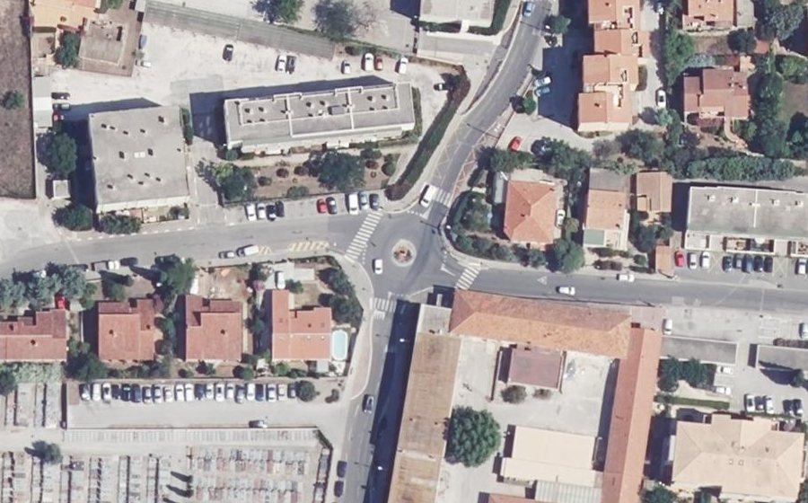Vue aérienne du Rond-point anonyme n°263310664