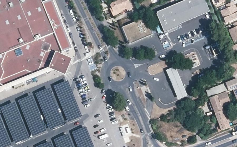 Vue aérienne du Rond-point anonyme n°26334480