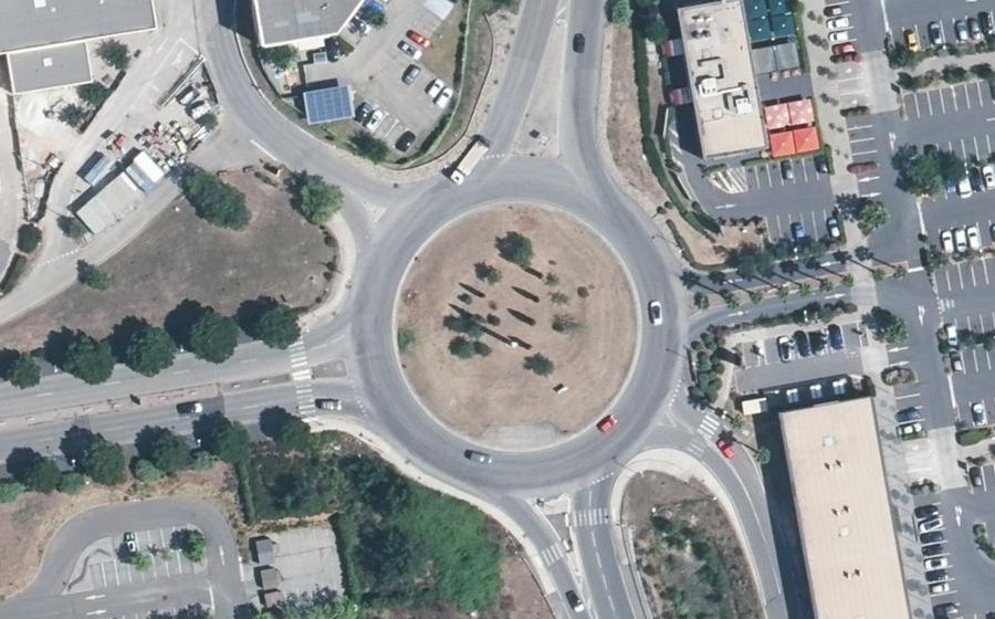 Vue aérienne du Rond-point anonyme n°26334837