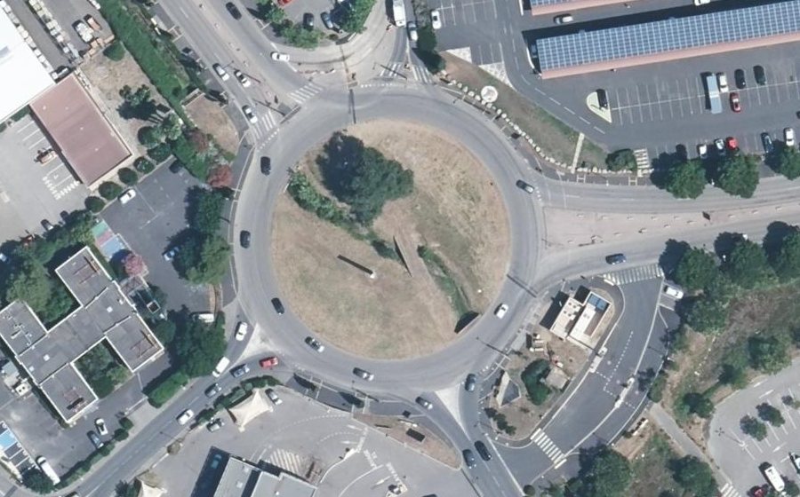 Vue aérienne du Rond-point anonyme n°26334839