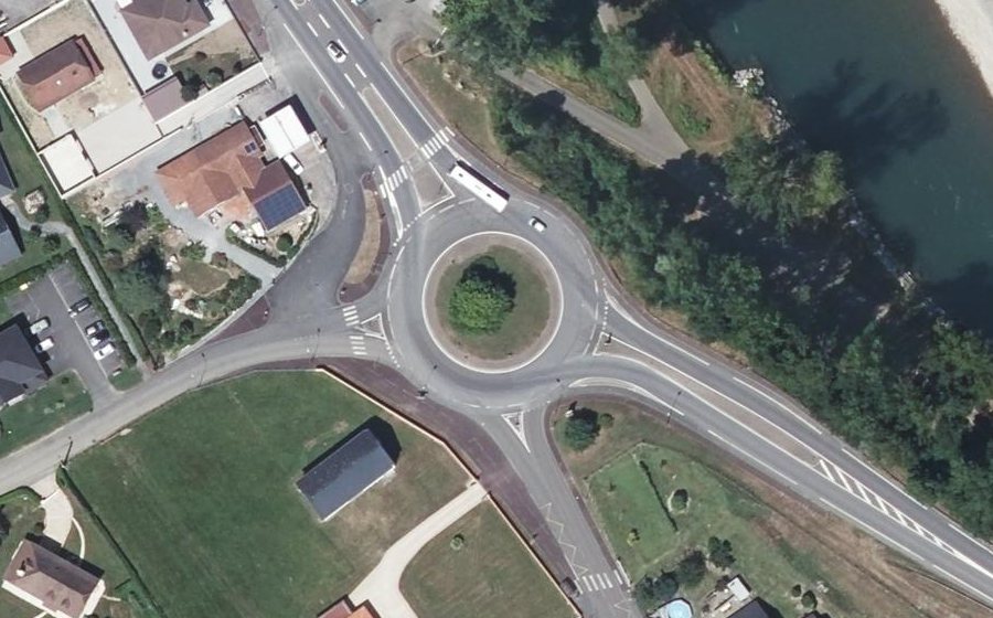 Vue aérienne du Rond-point anonyme n°26336220