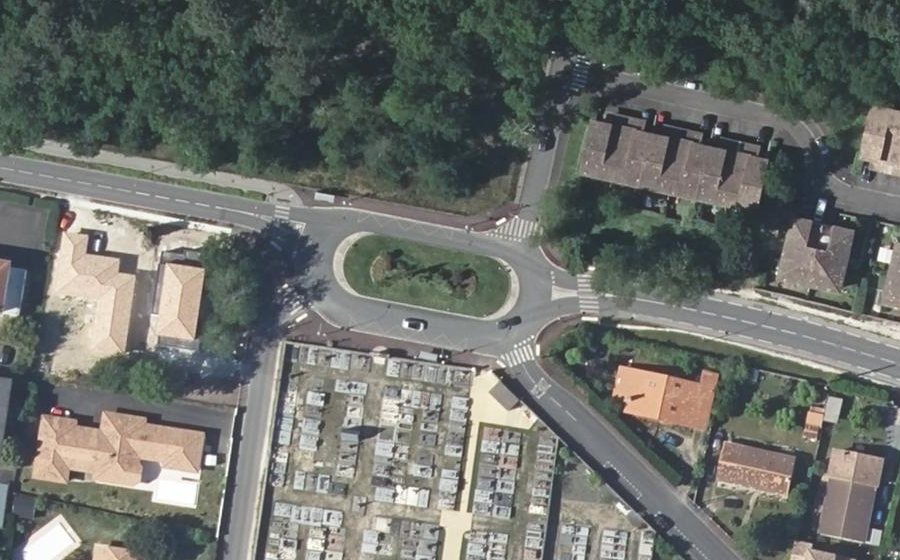 Vue aérienne du Rond-point anonyme n°26338853