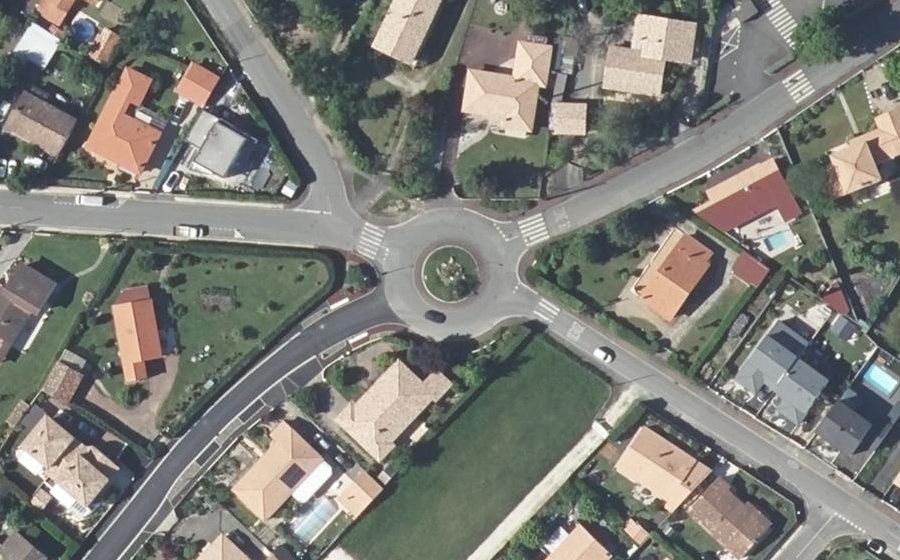 Vue aérienne du Rond-point anonyme n°26338905