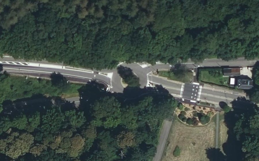 Vue aérienne du Rond-point anonyme n°26339379