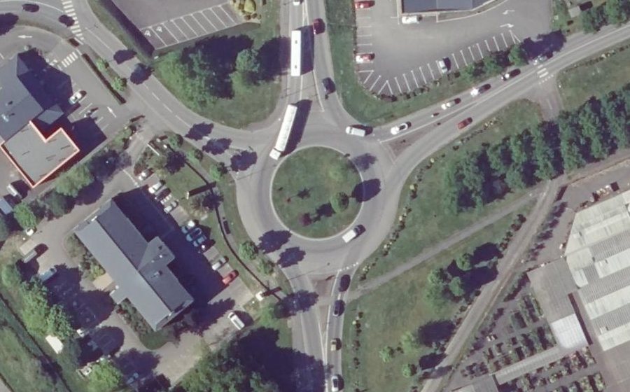 Vue aérienne du Rond-point anonyme n°26339802