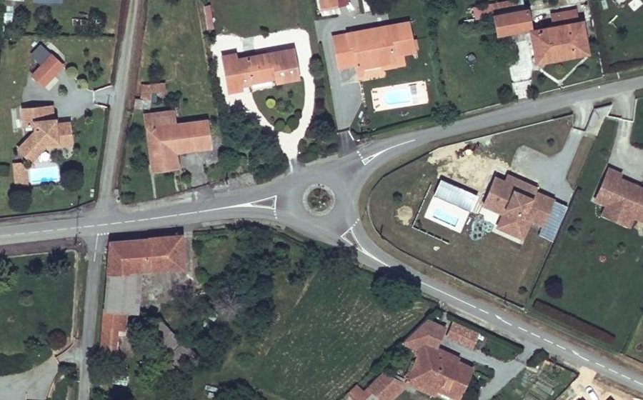 Vue aérienne du Rond-point anonyme n°26340340