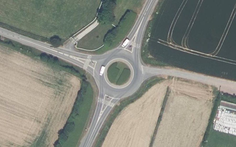 Vue aérienne du Rond-point anonyme n°26340349