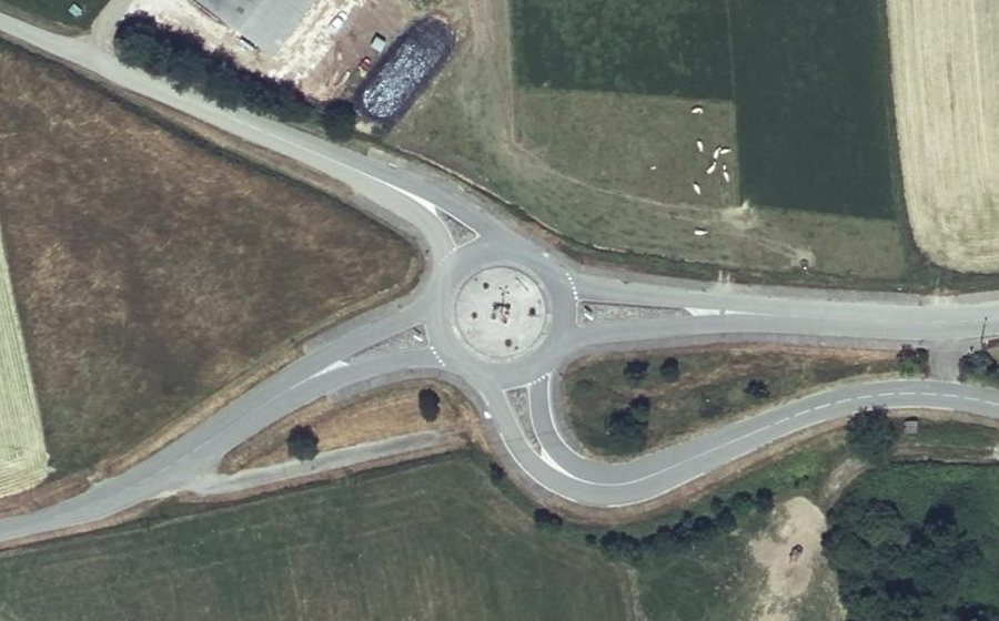 Vue aérienne du Rond-point anonyme n°26340508