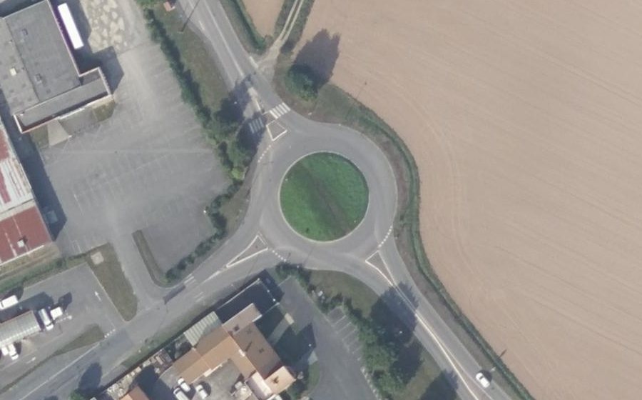 Vue aérienne du Rond-point anonyme n°263506070
