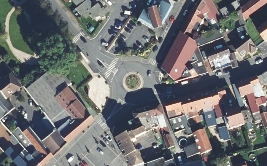 Vue aérienne du Rond-point anonyme n°263516216