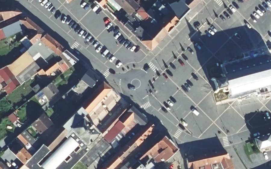 Vue aérienne du Rond-point anonyme n°263516249