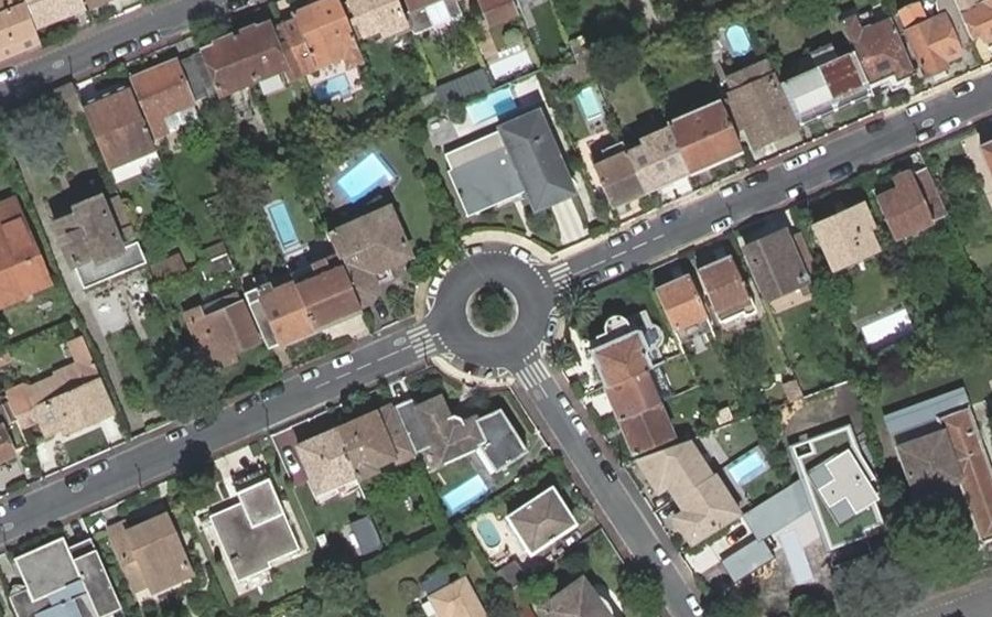 Vue aérienne du Rond-point anonyme n°26358534