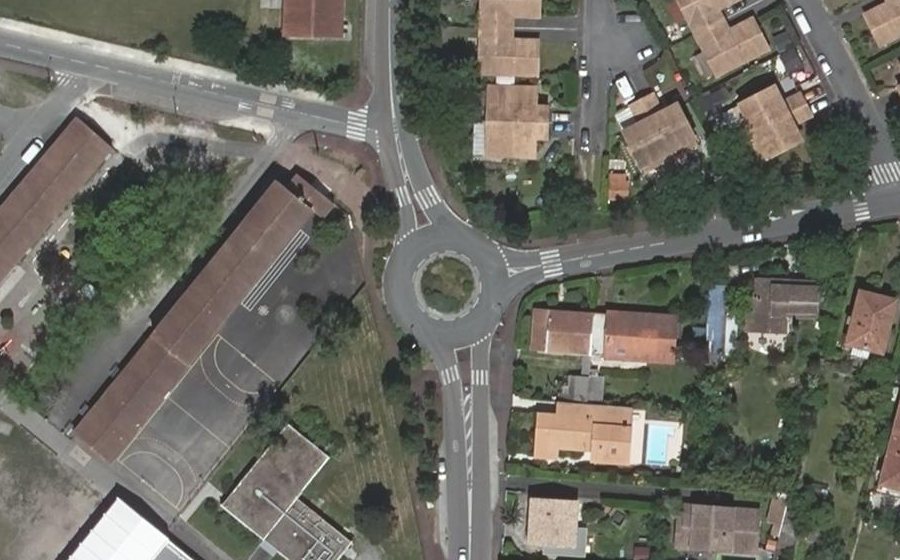 Vue aérienne du Rond-point anonyme n°26360237