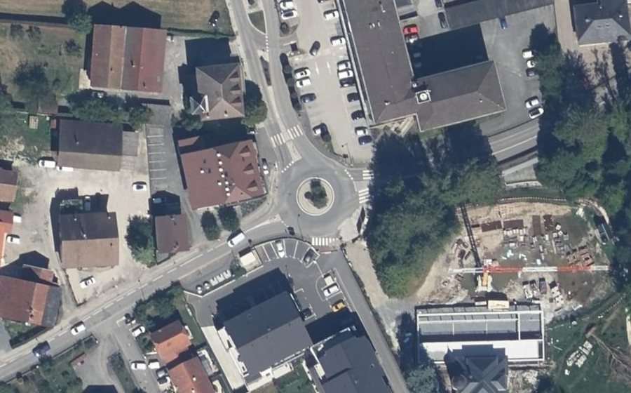 Vue aérienne du Rond-point anonyme n°263635630