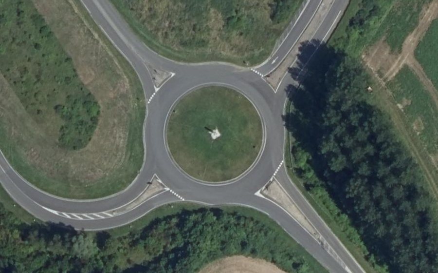 Vue aérienne du Rond-point anonyme n°26364357