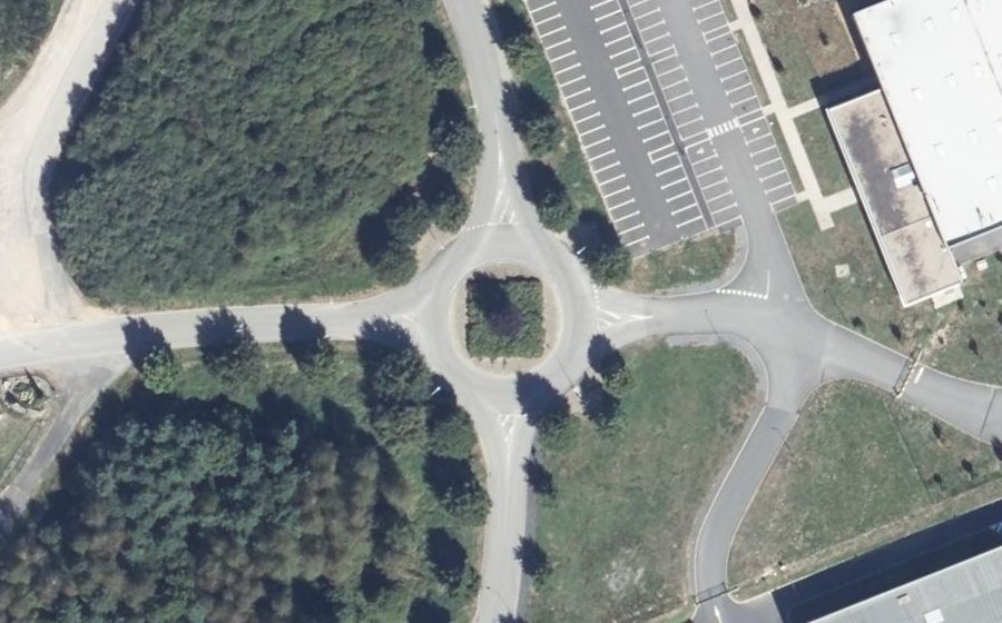 Vue aérienne du Rond-point anonyme n°263643755