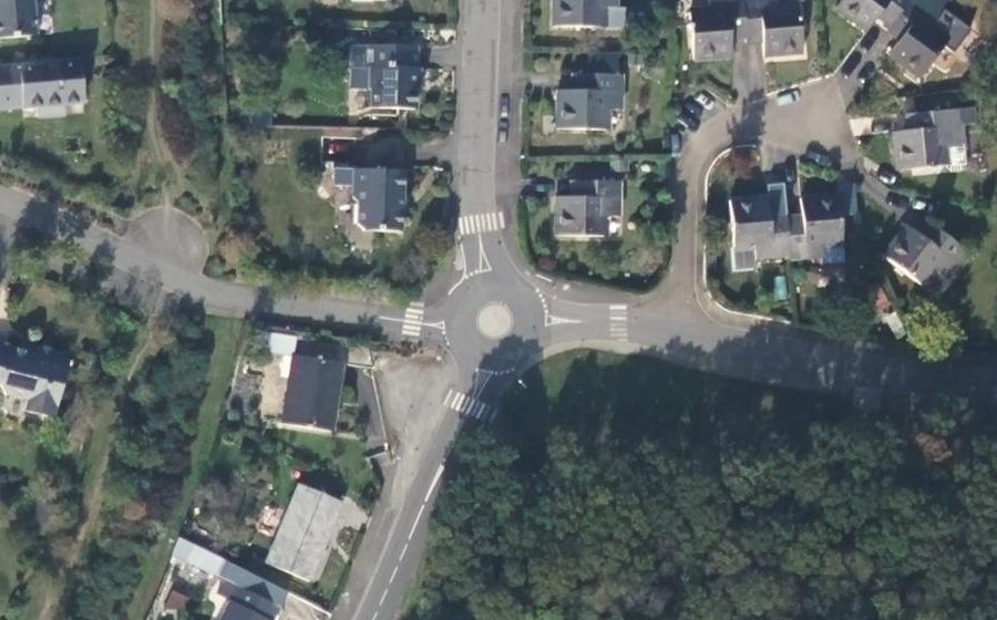 Vue aérienne du Rond-point anonyme n°26364912