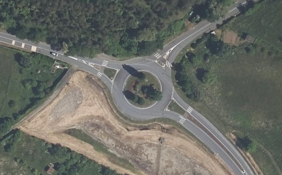 Vue aérienne du Rond-point anonyme n°263671156