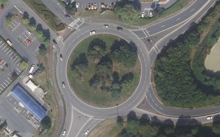 Vue aérienne du Rond-point anonyme n°26370403
